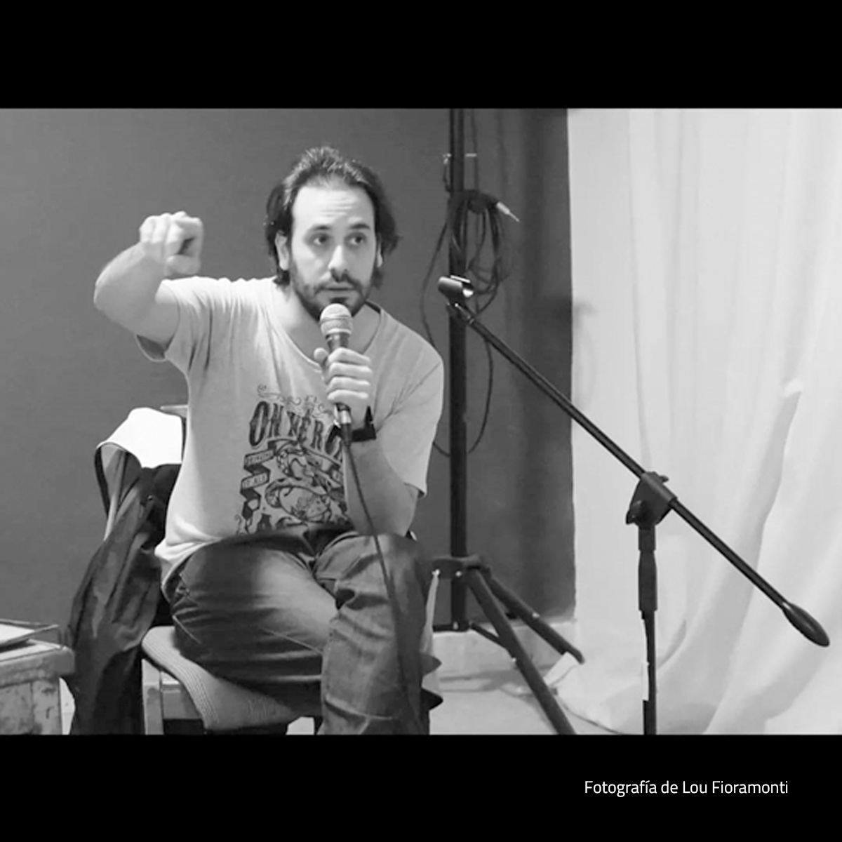 LA POESÍA DEBERÍA SER UNA MIRADA